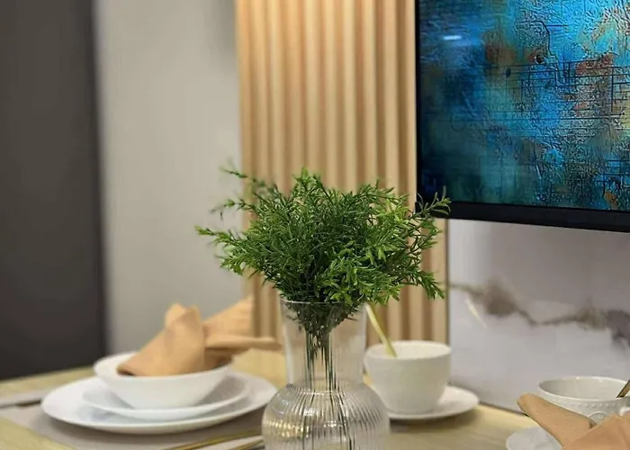 Red Luxe Haven Comfy Stay, Netflix And Fast Wifi Ready *