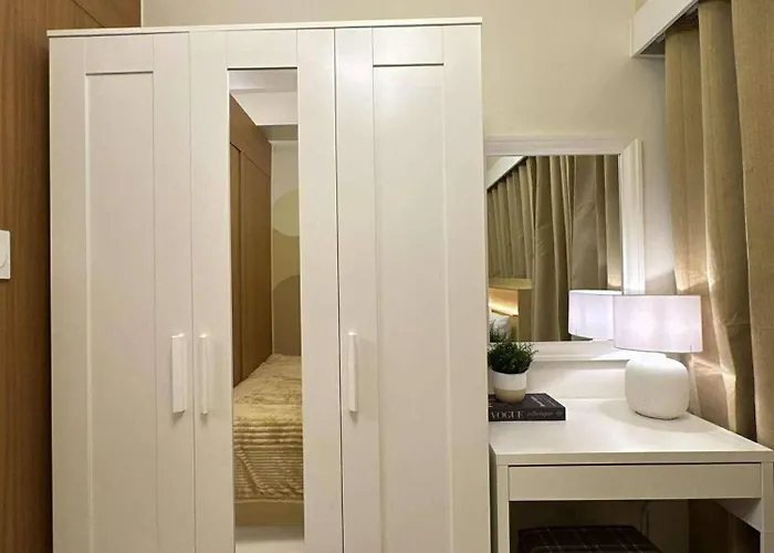 Red Luxe Haven Comfy Stay, Netflix And Fast Wifi Ready Манила