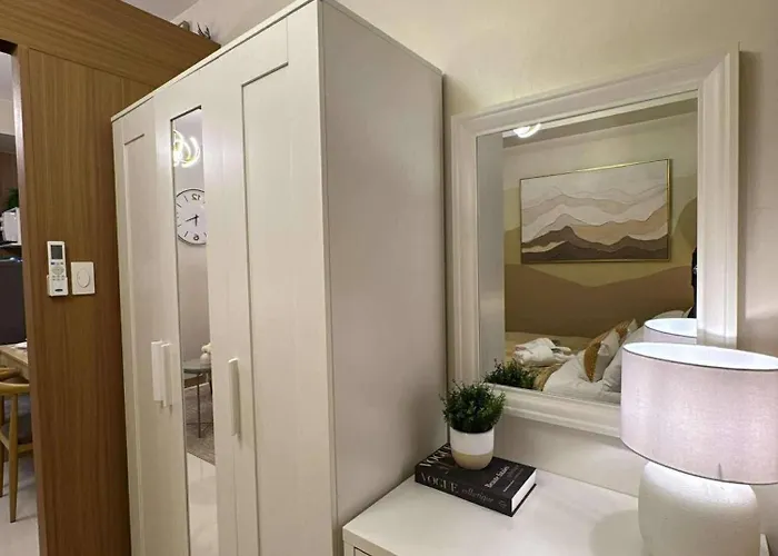 Дом отдыха Red Luxe Haven Comfy Stay, Netflix And Fast Wifi Ready