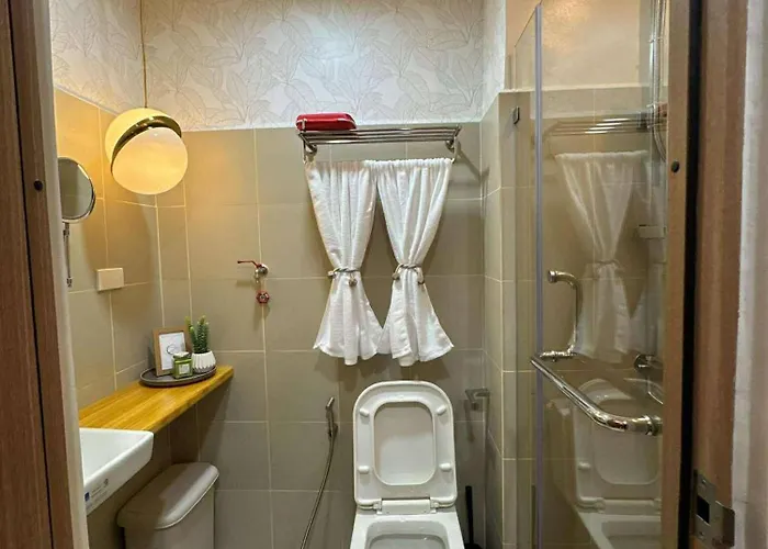 Red Luxe Haven Comfy Stay, Netflix And Fast Wifi Ready *