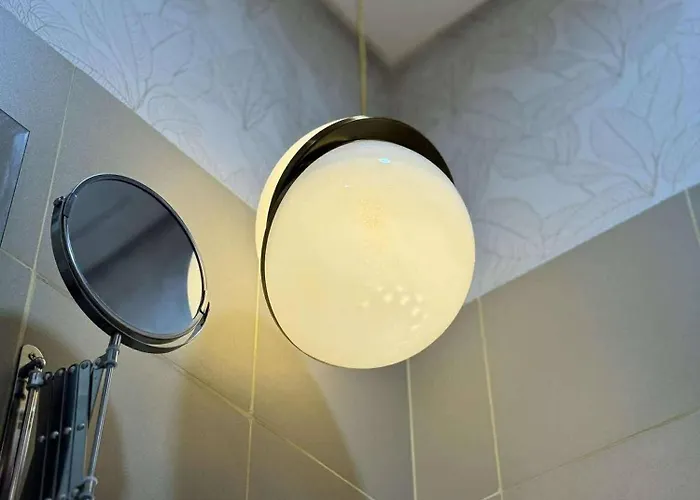 Дом отдыха Red Luxe Haven Comfy Stay, Netflix And Fast Wifi Ready