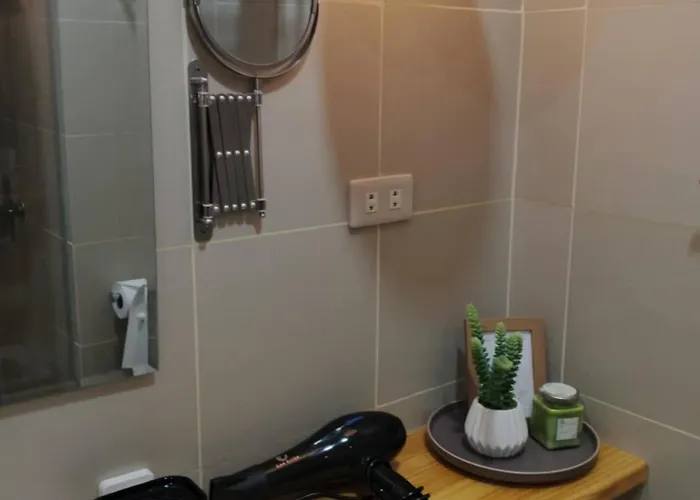 Red Luxe Haven Comfy Stay, Netflix And Fast Wifi Ready Манила