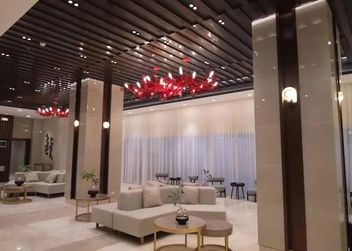 Red Luxe Haven Comfy Stay, Netflix And Fast Wifi Ready Манила