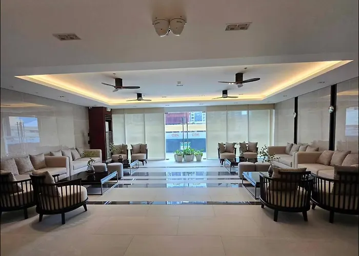 Дом отдыха Red Luxe Haven Comfy Stay, Netflix And Fast Wifi Ready *